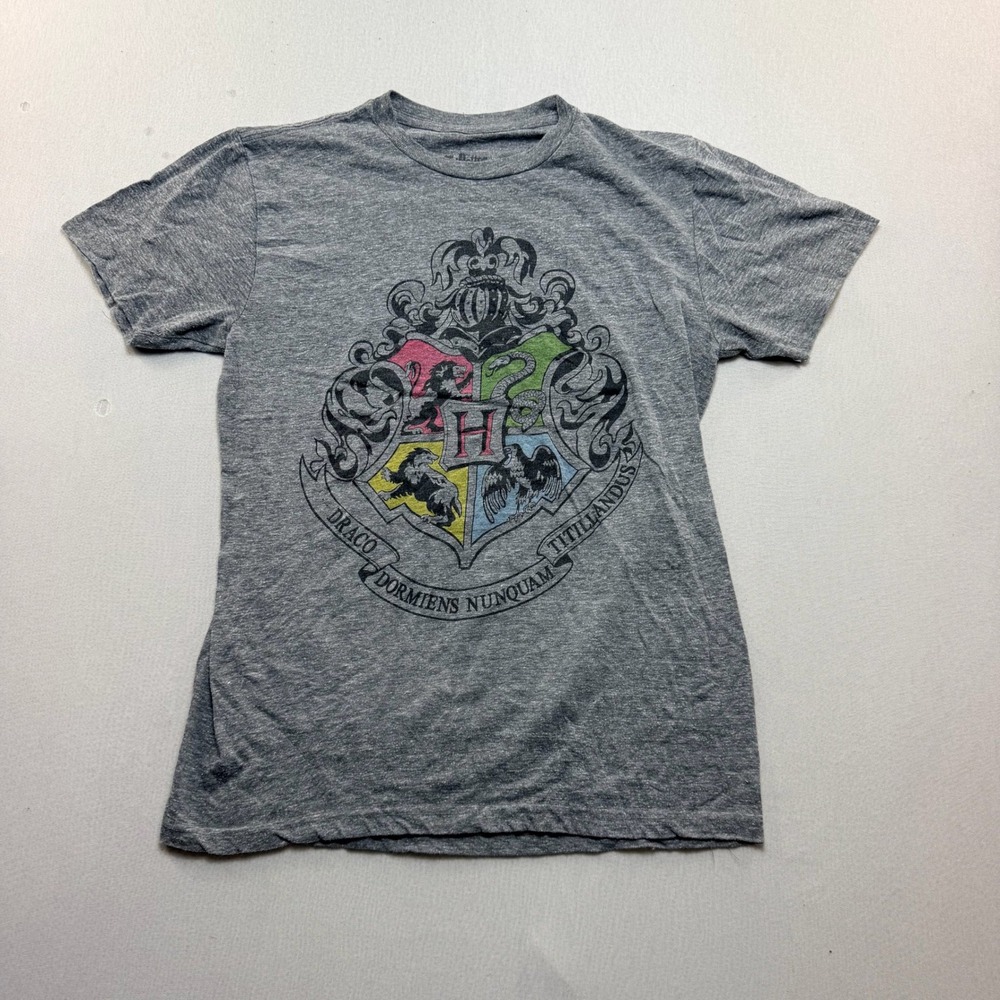 Harry Potter Hogwarts Crest Shirt Women Small Grey Excellent Short Sleeve Tee